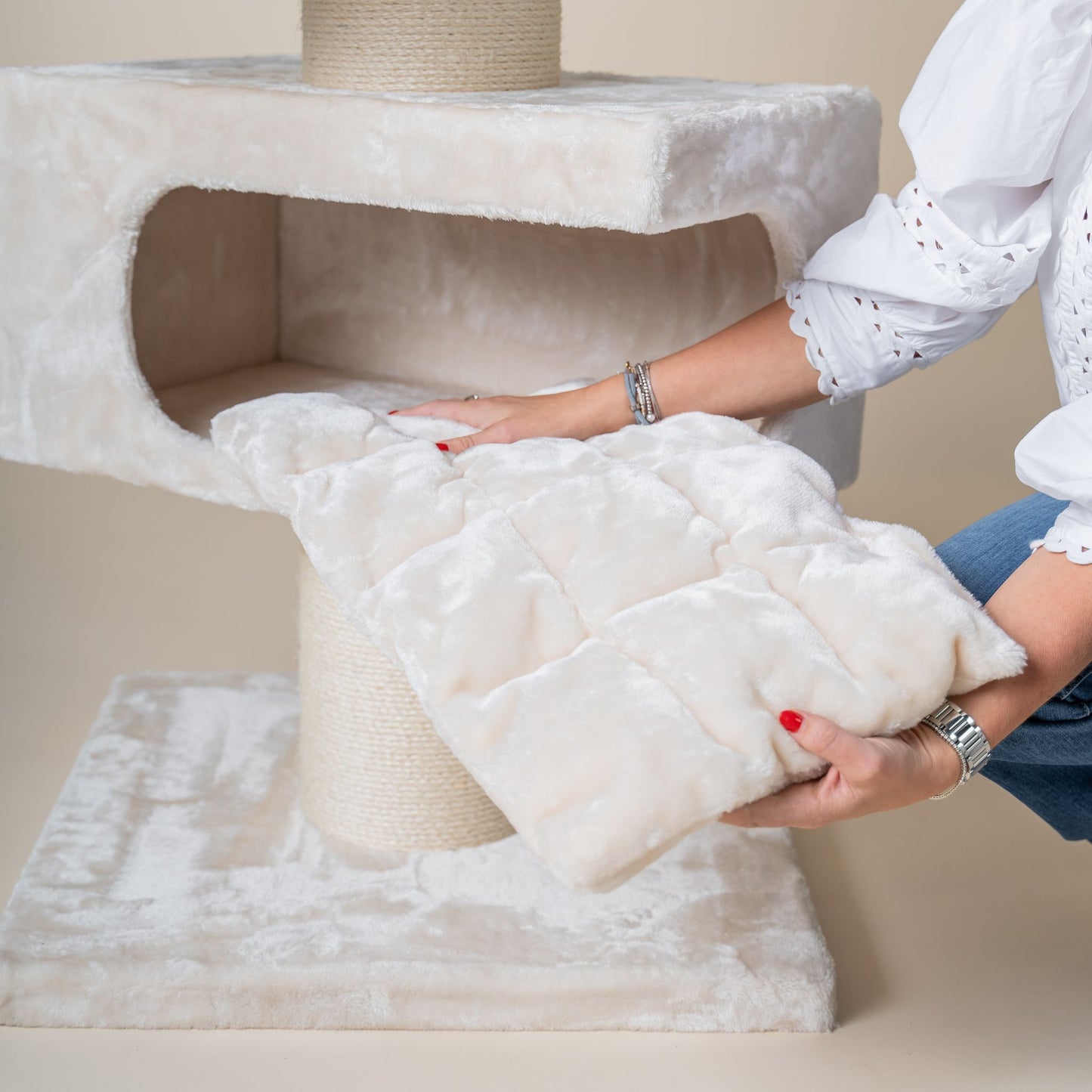 Cat Scratcher Royalty Retreat (Beige)
