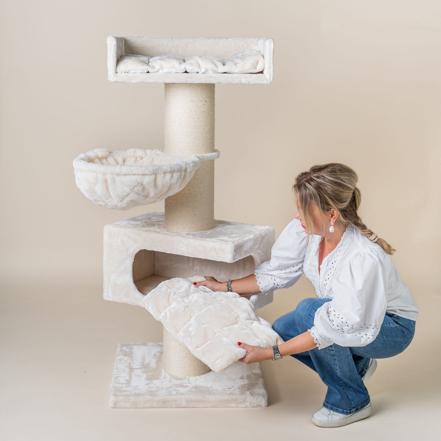 Cat Scratcher Royalty Retreat (Beige)