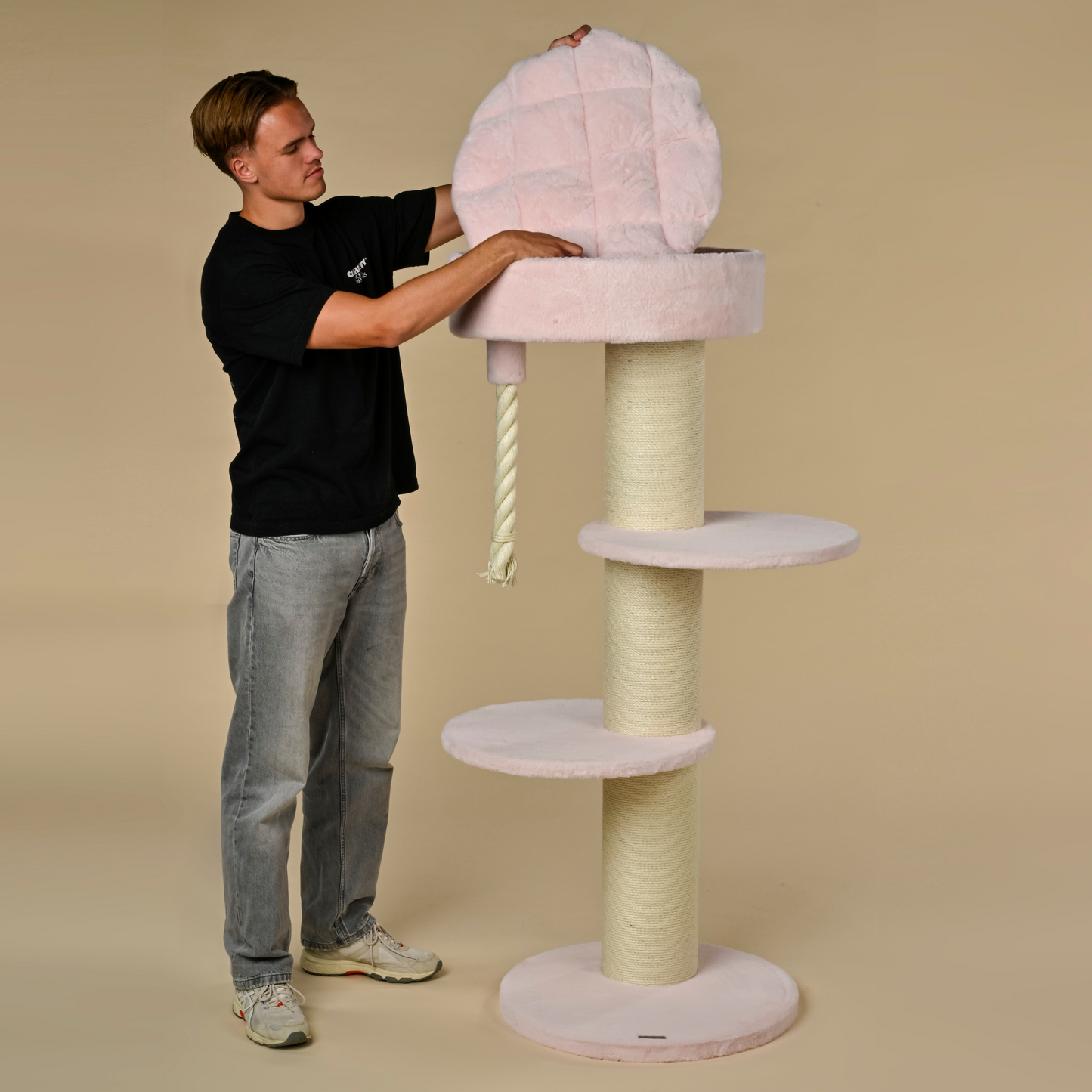 Cat Tree Maine Coon Sleeper (Pink Teddy)
