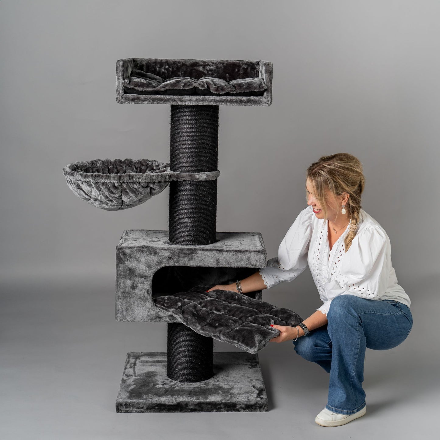 Cat Scratcher Royalty Retreat Blackline (Dark Grey)