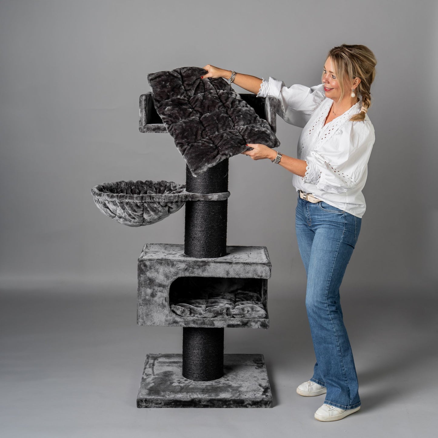 Cat Scratcher Royalty Retreat Blackline (Dark Grey)