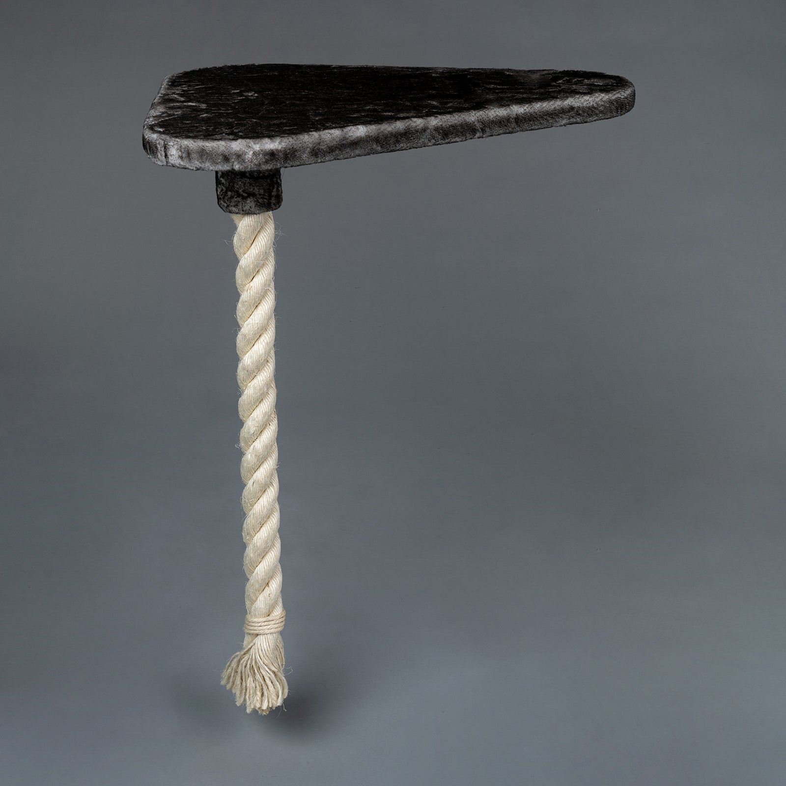 Grote, taupekleurige Ligplaats Step met Speeltouw Driehoekig (voor 12, 15 of 20 cm palen)